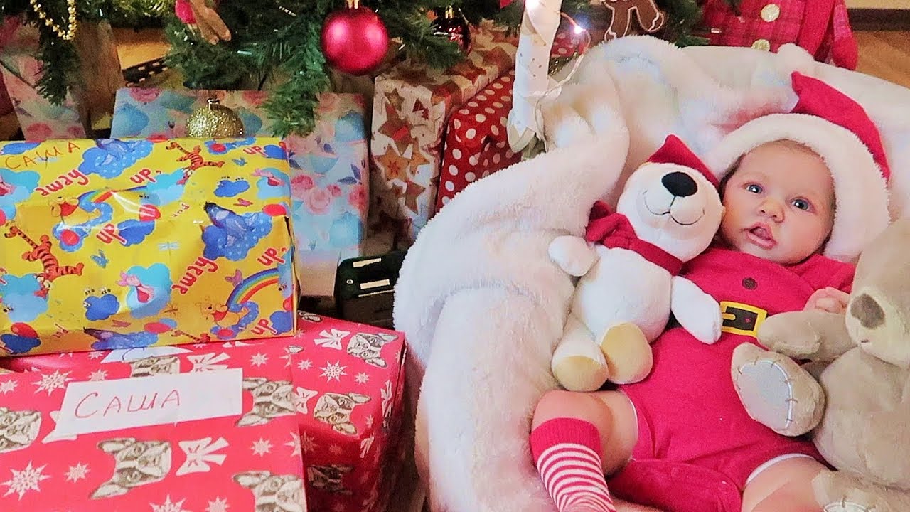 Куклы Пупсики. Реборн получает и открывает Подарки Игрушки на Новый год 2018 и Рождество. Зырики ТВ
