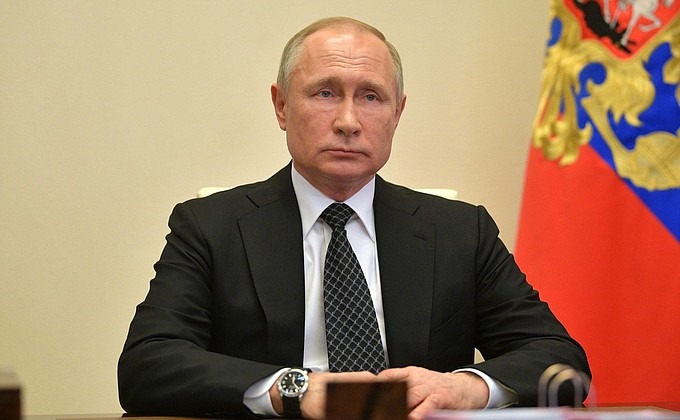 Владимир Путин объявил о переносе парада Победы