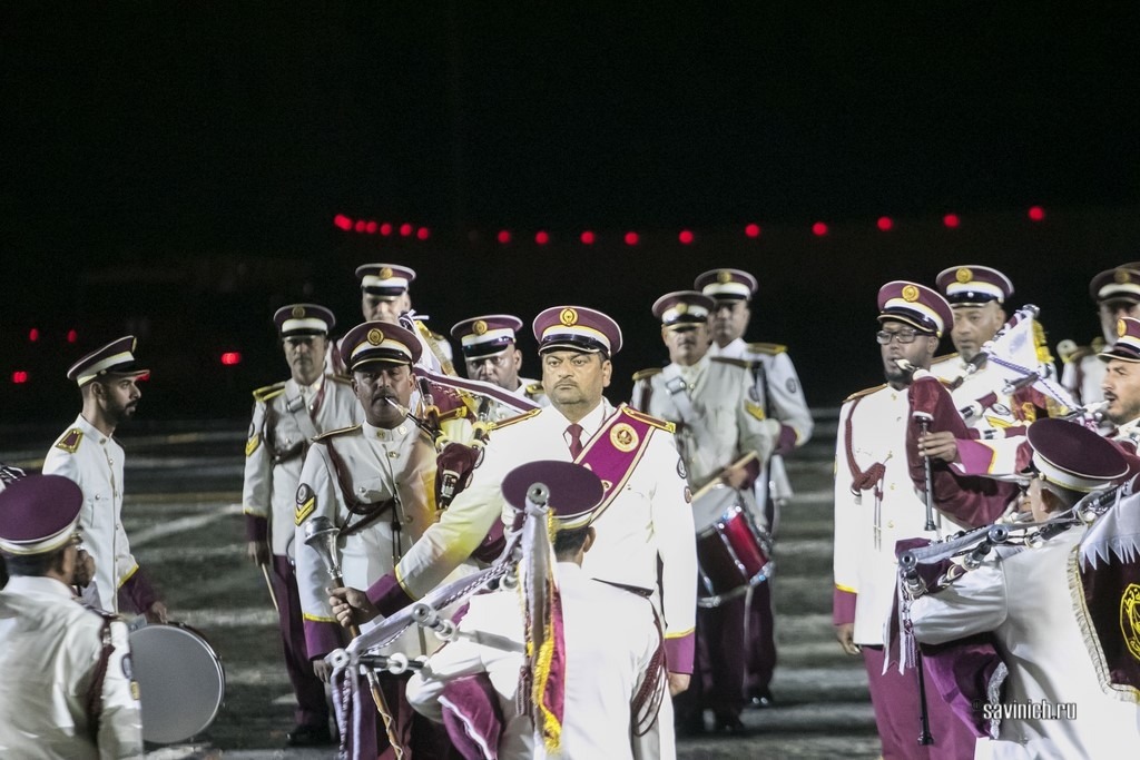 Военный оркестр и Парадный расчёт Вооружённых сил Катара на открытии фестиваля "Спасская Башня" 2021