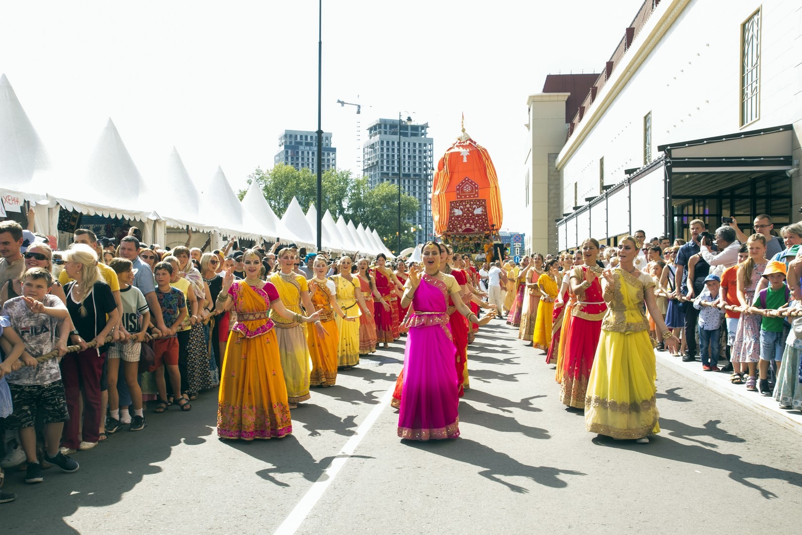 V этнический фестиваль День Индии проходил в в Москве с 11 по 14 августа в ландшафтном парке «Остров Мечты»