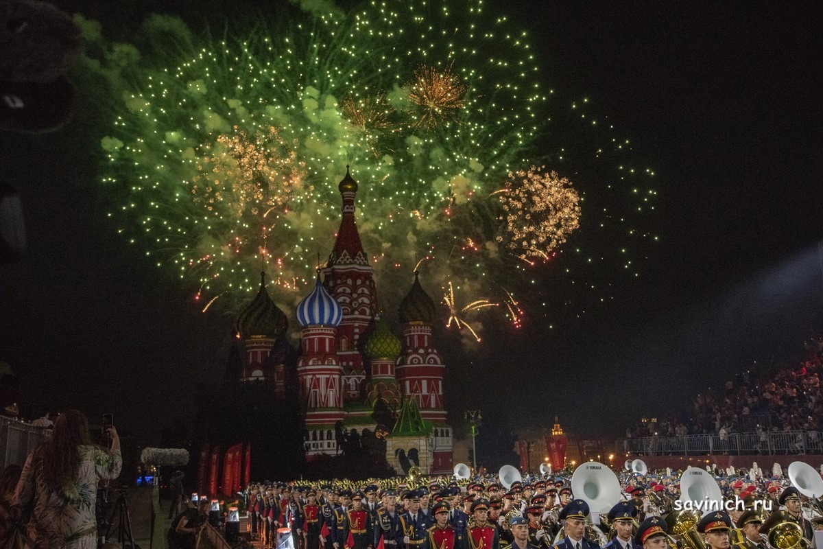 С 26 августа по 4 сентября в Москве проходил юбилейный XV международный военно-музыкальный фестиваль "Спасская башня".