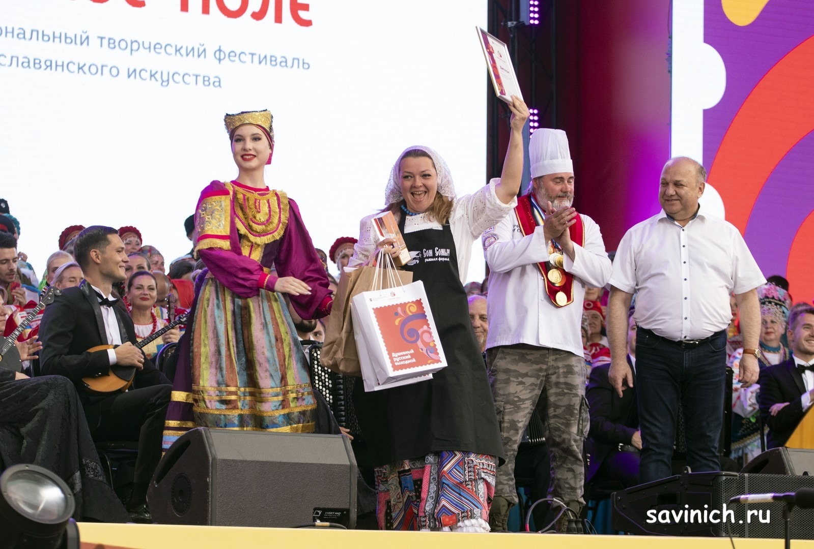 Награждение победители конкурсных номинаций ХI межрегионального фестиваля славянских культур «Русское поле»